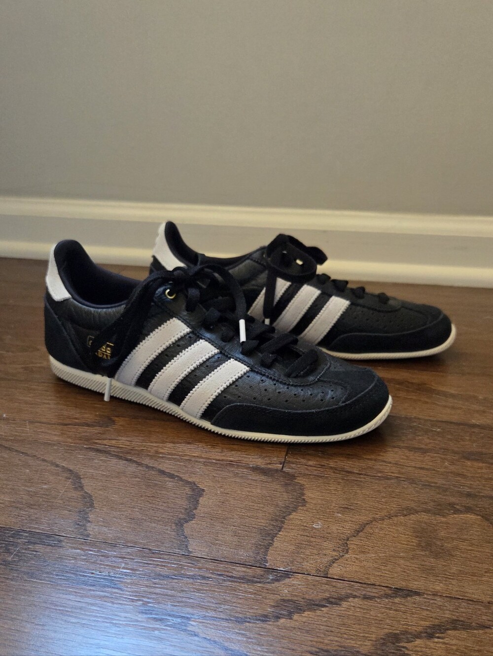 Adidas Black Japan Women's Smeakers Size 8 - Picture 3 of 8